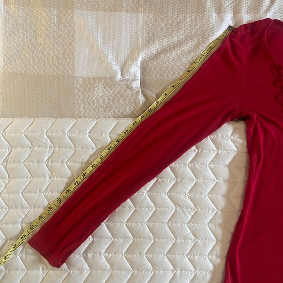 Red long sleeve with cross strings - Picture 6 of 6